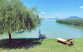 Balaton a kertben - Közvetlen vízparti apartmanok, csodálatos panorámával