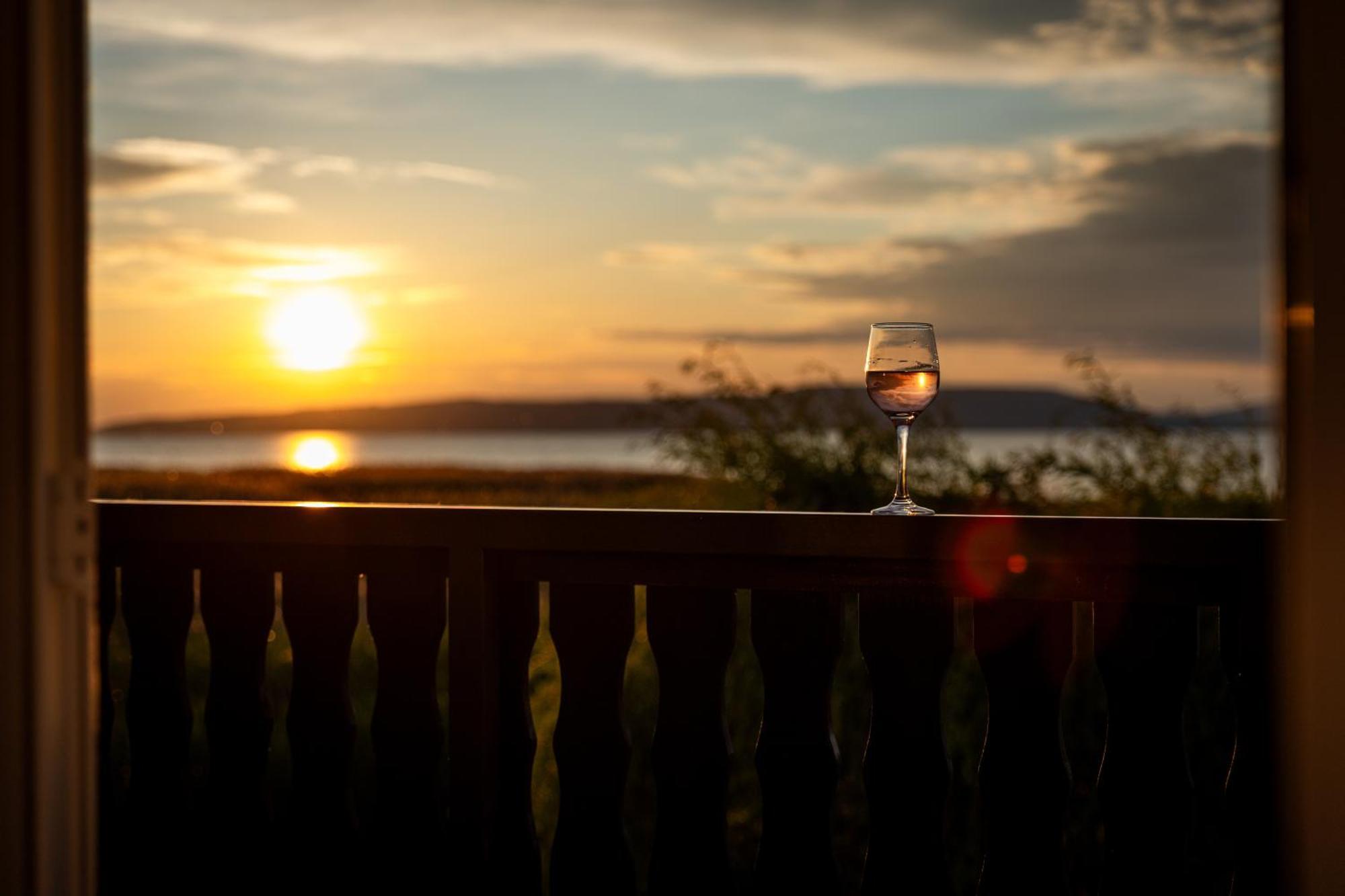 Balaton a kertben - Közvetlen vízparti apartmanok, csodálatos panorámával Balatonfenyves Kültér fotó
