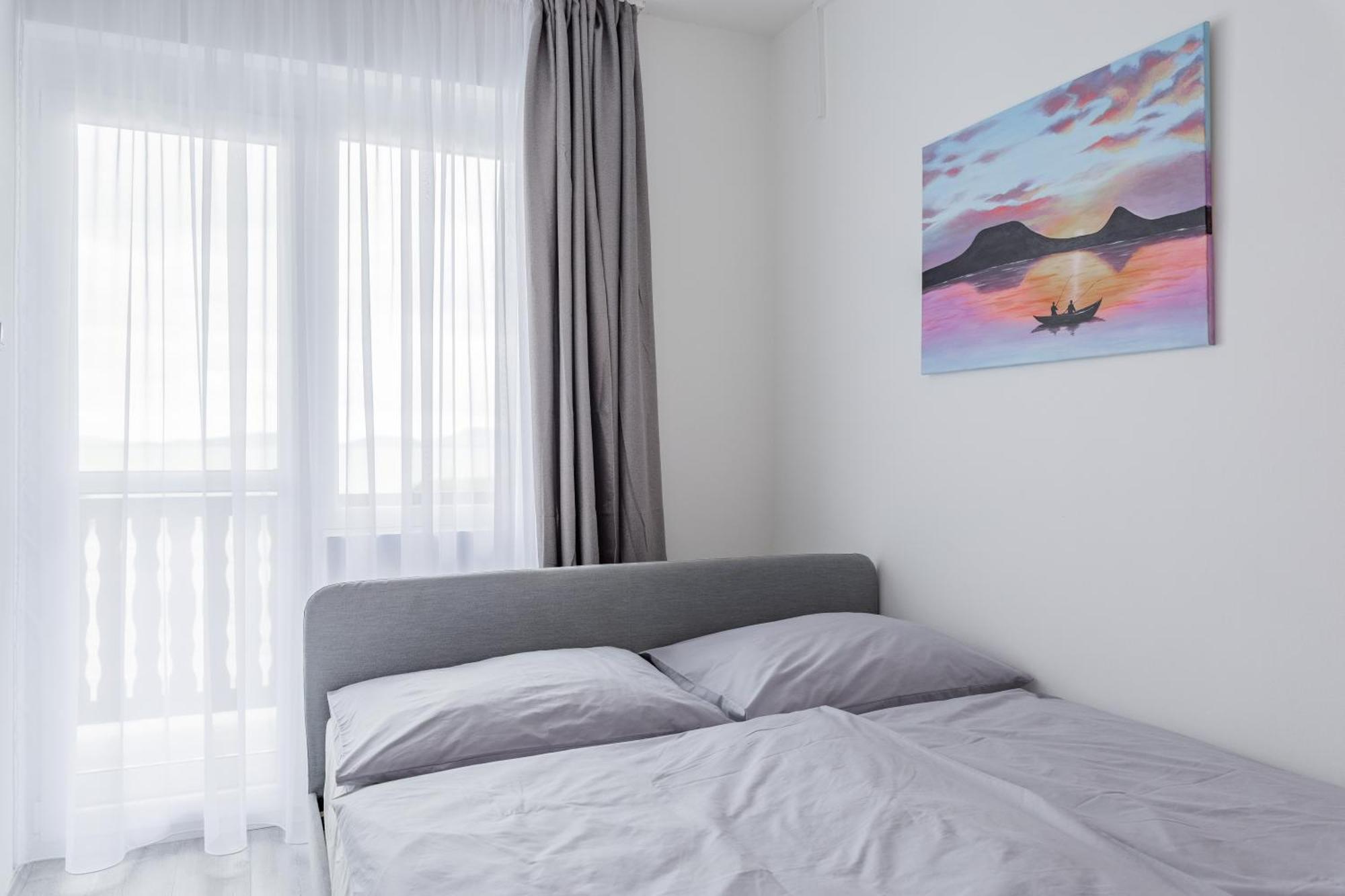 Balaton a kertben - Közvetlen vízparti apartmanok, csodálatos panorámával Balatonfenyves Szoba fotó