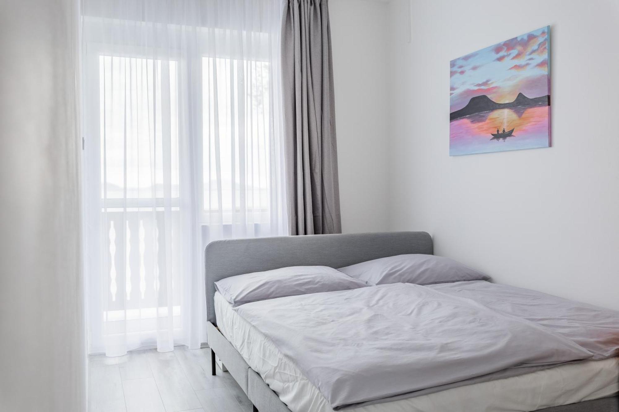 Balaton a kertben - Közvetlen vízparti apartmanok, csodálatos panorámával Balatonfenyves Szoba fotó